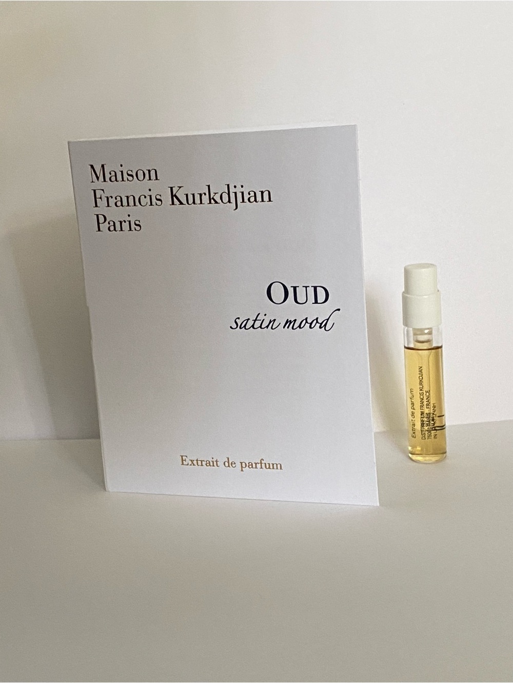 Maison Francis Kurkdjian Oud Satin Mood Sample Vial - White & Gold